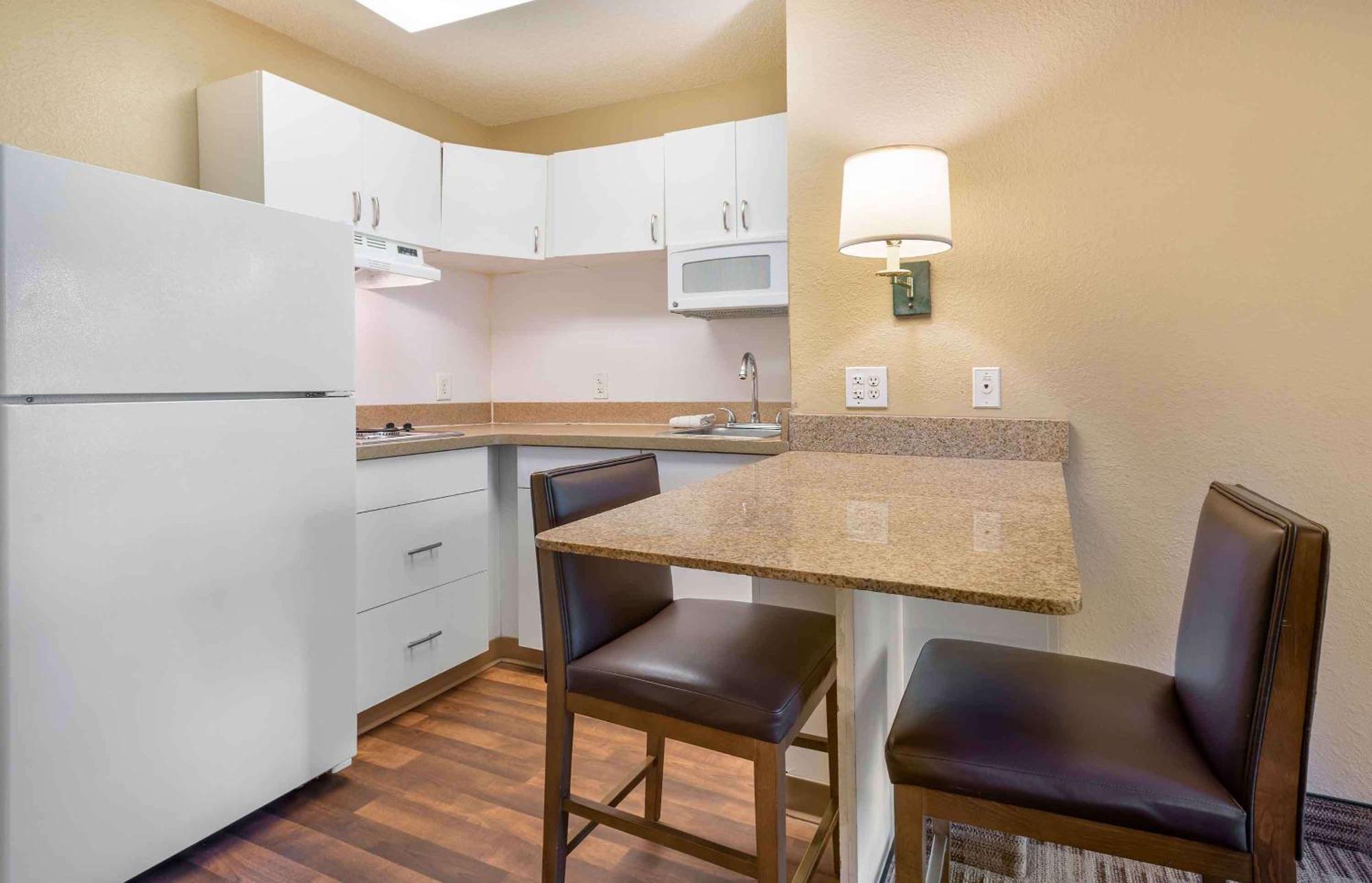 Extended Stay America Suites - Newark - Вудбрідж Екстер'єр фото