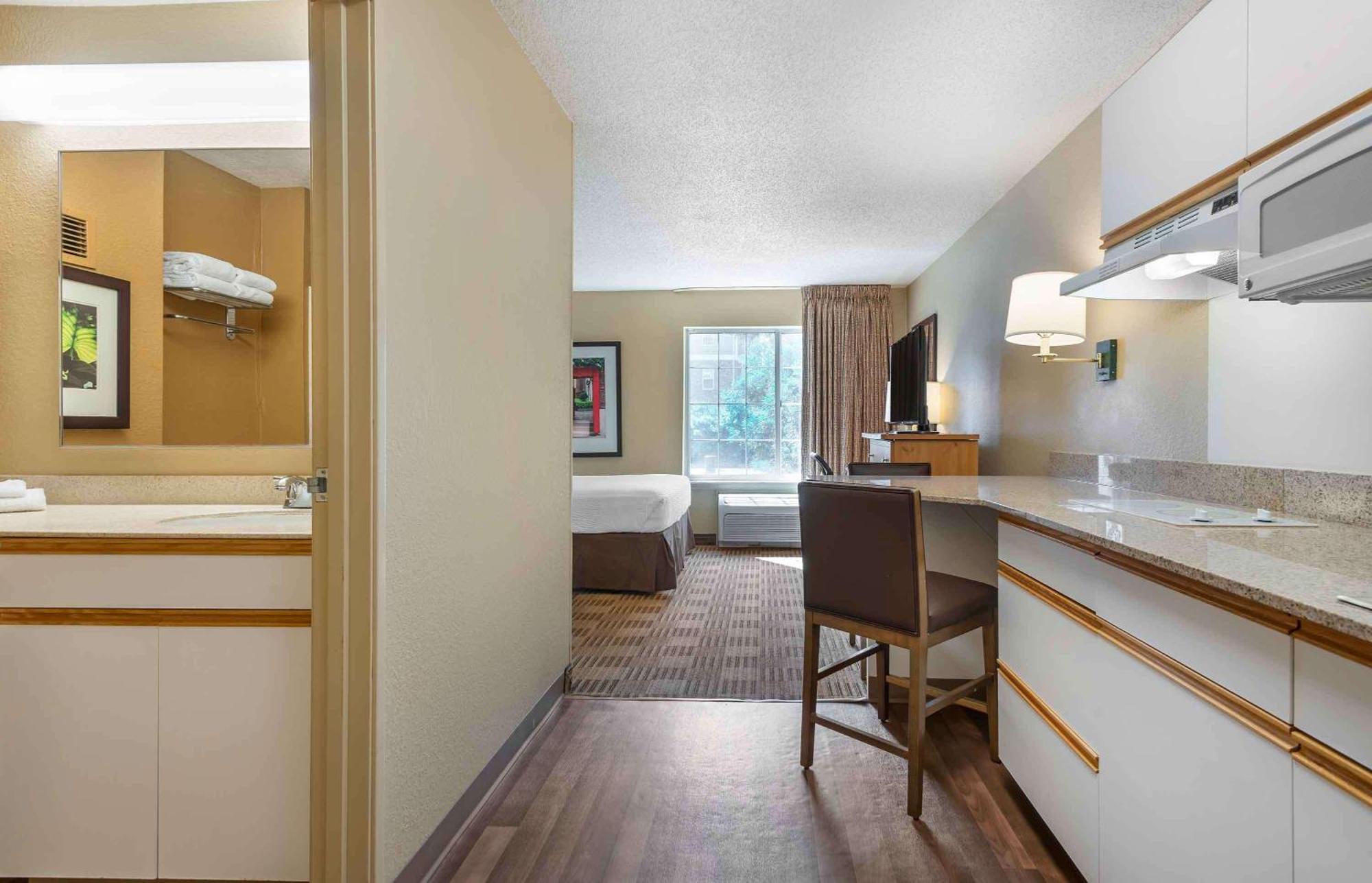 Extended Stay America Suites - Newark - Вудбрідж Екстер'єр фото